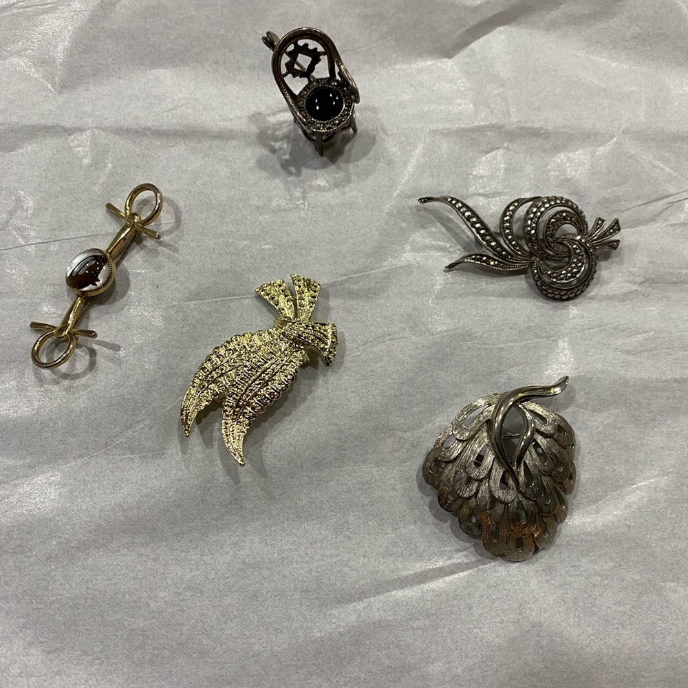 Vintage brooches bundle of five